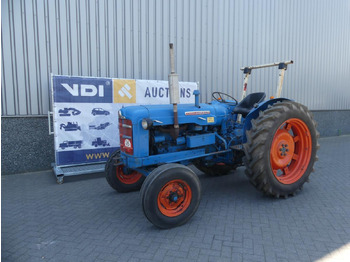 Trator FORDSON