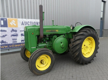 Trator JOHN DEERE