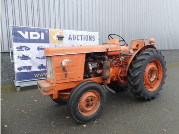 Trator RENAULT