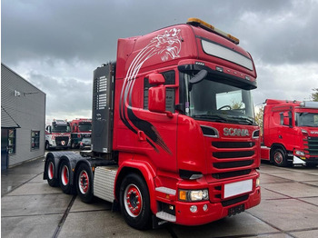 Fotografia de interior 1: Tractor Scania R580 8x4