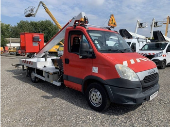 Caminhão com plataforma aérea IVECO Daily