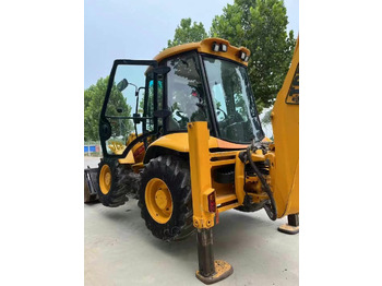 Retroescavadeira JCB 3CX