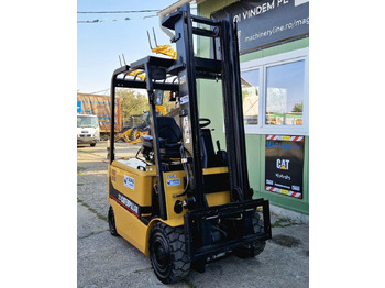 Empilhador retráctil CATERPILLAR EP