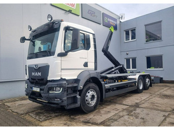 Caminhão de lixo MAN TGS 26.360