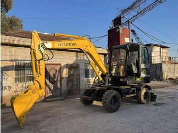 Escavadeira de rodas HYUNDAI