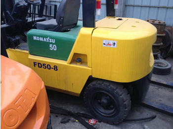 Empilhador retráctil KOMATSU