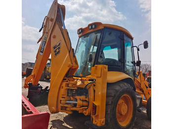 Retroescavadeira JCB 3CX