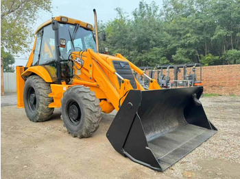 Retroescavadeira JCB 3CX