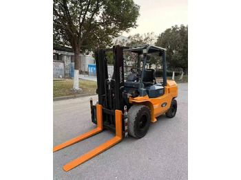 Empilhador a diesel TOYOTA
