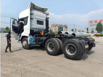 Tractor Shacman X3000: foto 2 Tractor Shacman X3000: foto 2