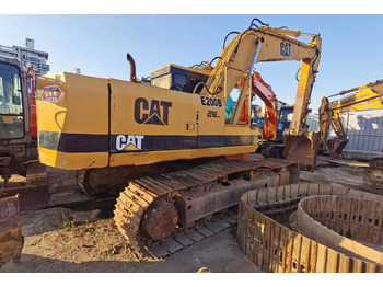 Escavadora de rastos CATERPILLAR E200B