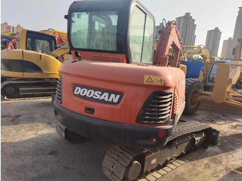 Mini escavadeira DOOSAN DX60: foto 5