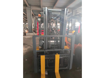 Empilhador a diesel KOMATSU FD30: foto 4