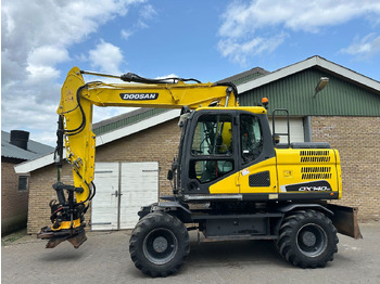 Escavadeira de rodas DOOSAN DX140W-5