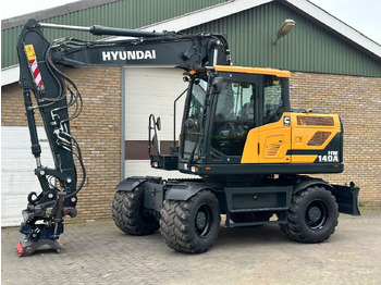 Escavadeira de rodas HYUNDAI