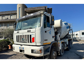 Autobetoneira com bomba IVECO Astra
