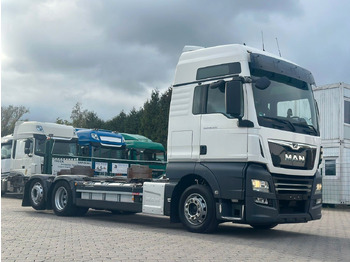 Camião transportador de contêineres/ Caixa móvel MAN