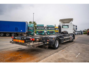 Camião transportador de contêineres/ Caixa móvel Renault D WIDE 380 DXI+DHOLLANDIA 1.5 T: foto 4 Camião transportador de contêineres/ Caixa móvel Renault D WIDE 380 DXI+DHOLLANDIA 1.5 T: foto 4