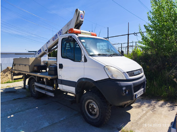 Caminhão com plataforma aérea IVECO Daily