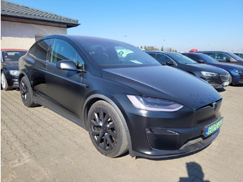 SUV TESLA