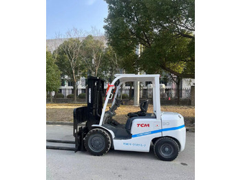 Empilhador a diesel TCM
