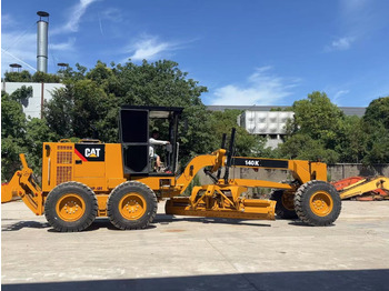 Motoniveladora CATERPILLAR 140K