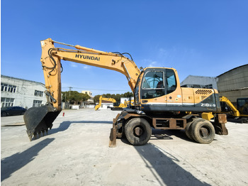 Escavadeira de rodas HYUNDAI