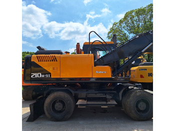 Escavadeira de rodas HYUNDAI