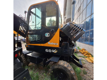 Escavadeira de rodas HYUNDAI