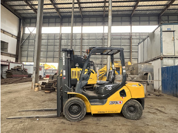 Empilhador a diesel KOMATSU