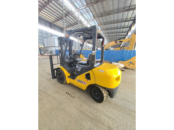 Empilhador a diesel KOMATSU