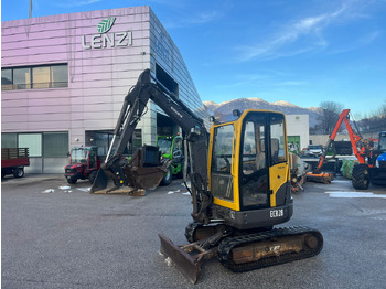 Mini escavadeira VOLVO ECR28