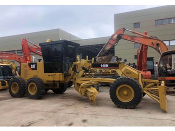 Motoniveladora CATERPILLAR 140K