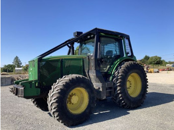 Trator JOHN DEERE 6215R