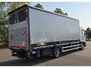 Camião de lona MAN TGM 15.290 / BURTO-FIRANKA / CAŁY NA PODUSZKACH /KLIMA POSTOJOWA / 2018R /  NISKI PRZEBIEG / 18 PALET / E6 / JAK NOWY / WINDA /: foto 4