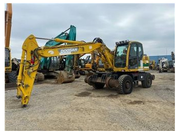Escavadeira de rodas DOOSAN DX160W