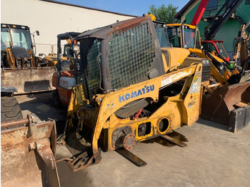 Mini pá carregadora KOMATSU SK714