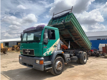 Camião basculante MAN