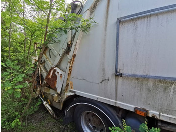 Caminhão de lixo Volvo FL6: foto 3