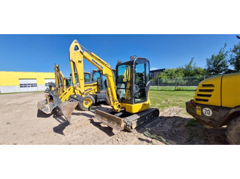 Mini escavadeira KOMATSU PC26