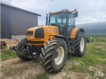 Trator RENAULT Ares