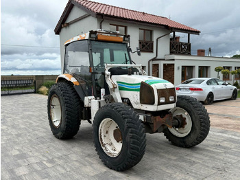 Trator RENAULT