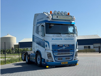 Tractor VOLVO FH16 750