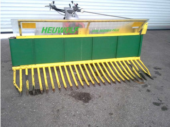 Máquina para produção de feno
