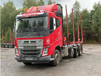 Camião de transporte de madeira VOLVO FH16 750