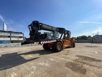 Reachstacker porta contentores