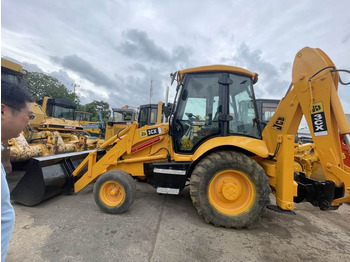 Retroescavadeira JCB 3CX