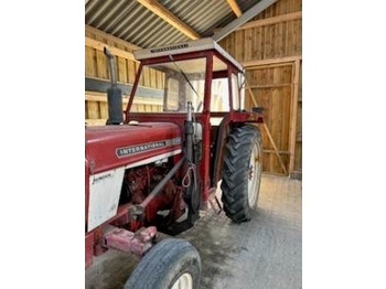 Trator INTERNATIONAL