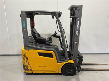 Empilhador elétrico JUNGHEINRICH EFG