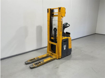 Stacker Jungheinrich ERC 220Z: foto 4